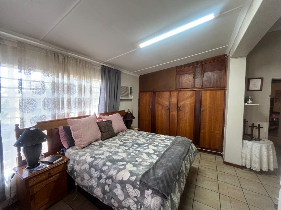 4 Bedroom Property for Sale in Kanoneiland Northern Cape